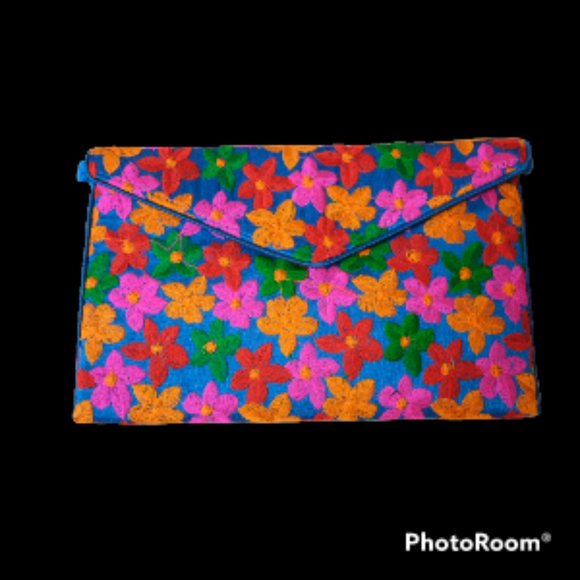 NWT Embroidered Envelope Clutch - Picture 3 of 12